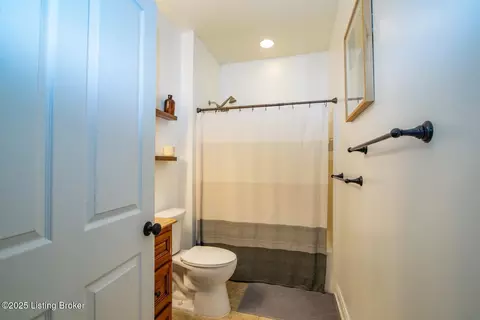 Bath - 3113 Deckard School Rd, Radcliff, KY 40160 photo 1 of 5