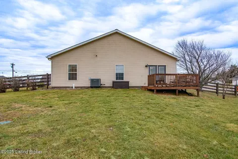 Exterior - 3113 Deckard School Rd, Radcliff, KY 40160 photo 7 of 16