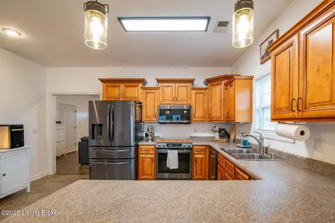 Kitchen - 3113 Deckard School Rd, Radcliff, KY 40160 photo 4 of 4