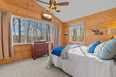 Bedroom - 160 Blueberry Hl, Bee Spring, KY 42207 photo 2 of 4