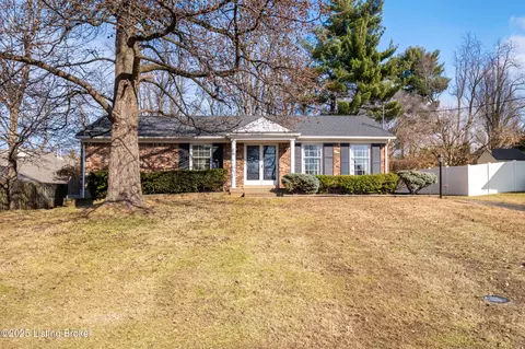 3111 Carriage Hill Dr, Louisville, KY 40241