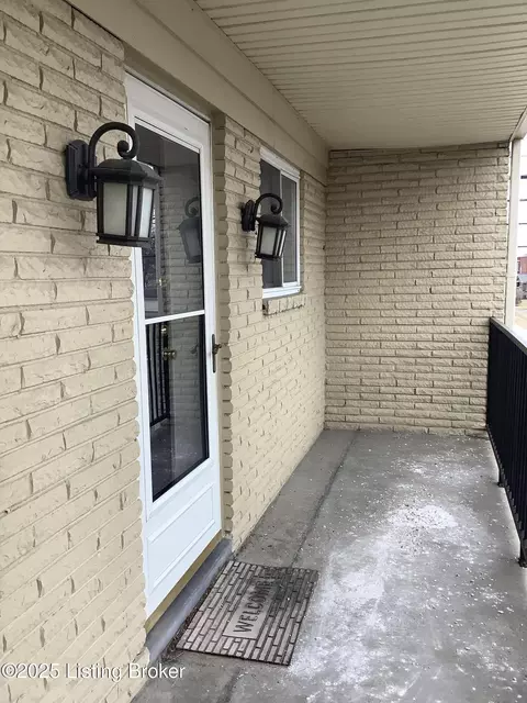 120 Casa Bella Ct, Louisville, KY 40220