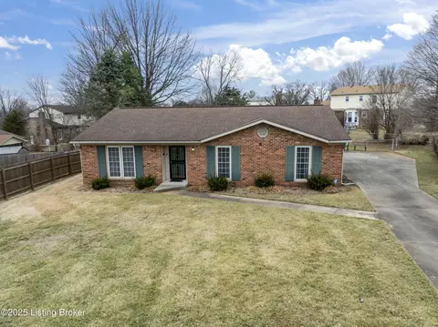 2702 Thornwood Ct, Louisville, KY 40220