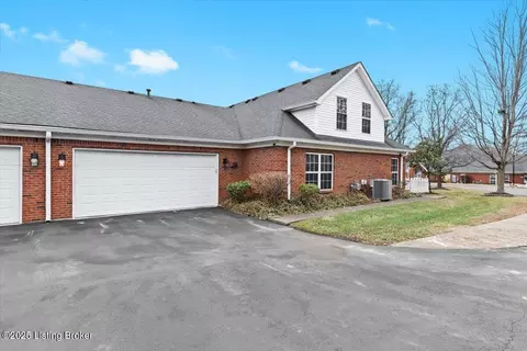 10017 Grey Hawk Dr, Louisville, KY 40219