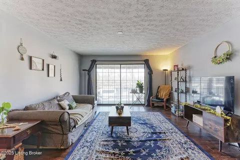 1 Dupont Way #5, Louisville, KY 40207