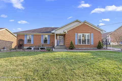 285 Butterfly Ln, Louisville, KY 40229