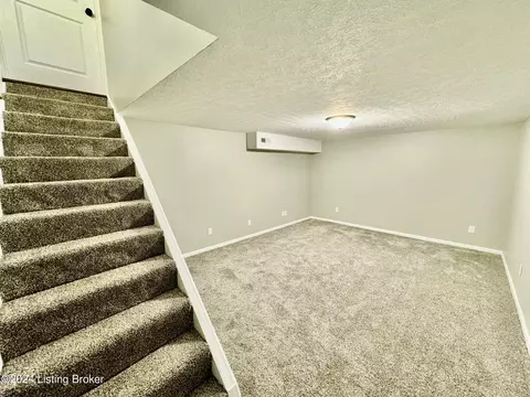 104 Rizer Ave, Springfield, KY 40069 photo 17