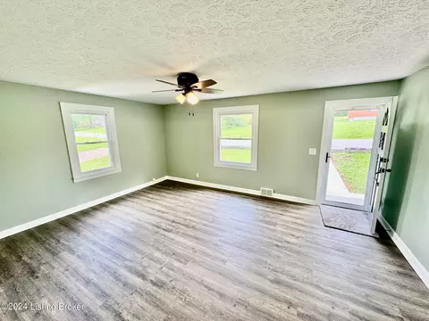 104 Rizer Ave, Springfield, KY 40069 photo 4