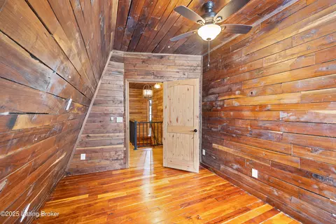 Bedroom - 587 Long Run Rd, Springfield, KY 40069 photo 2 of 4