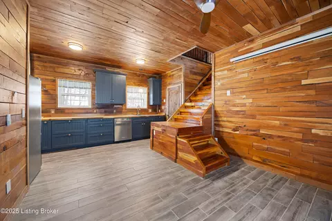 Entry Way - 587 Long Run Rd, Springfield, KY 40069 photo 2 of 3