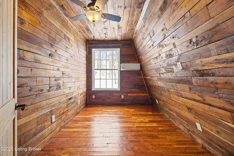 Bedroom - 587 Long Run Rd, Springfield, KY 40069 photo 1 of 4