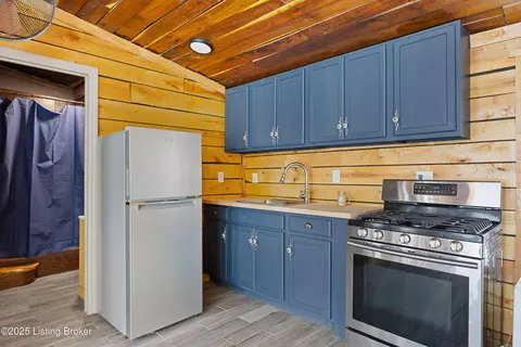 Kitchen - 587 Long Run Rd, Springfield, KY 40069 photo 4 of 4