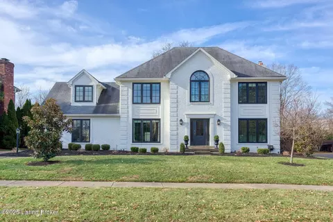 6702 Fallen Leaf Cir, Louisville, KY 40241