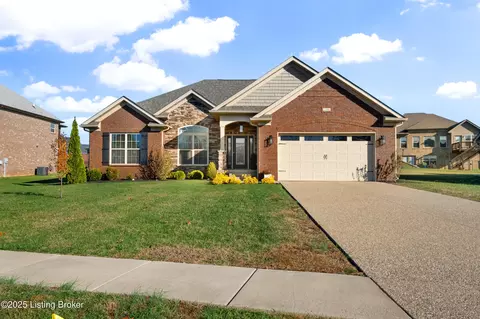544 W Woodlake Cir, Mount Washington, KY 40047