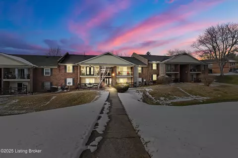 8013 Montero Dr, Prospect, KY 40059