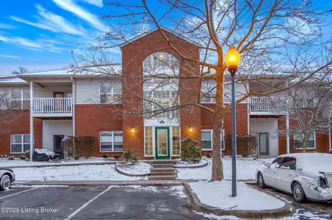 8001 Magnolia Ridge Ct UNIT 201, Louisville, KY 40291