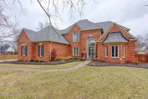 7003 Ct Of The Woods, Louisville, KY 40241