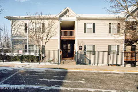 7402 Renwood Ct #202, Louisville, KY 40214