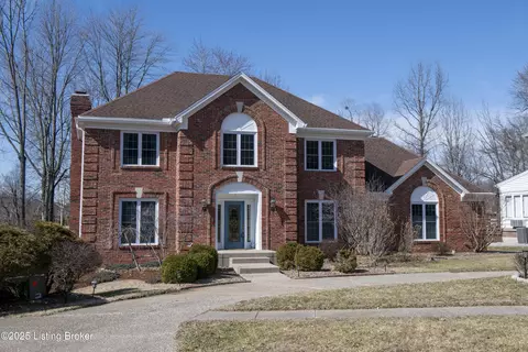 9506 Holiday Dr, Louisville, KY 40272