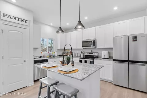 Kitchen - 4034 White Pine Ln, La Grange, KY 40031 photo 2 of 4