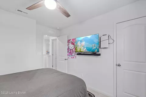 Bedroom - 4034 White Pine Ln, La Grange, KY 40031 photo 3 of 11