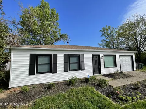 2600 Harlech Ct, Louisville, KY 40299