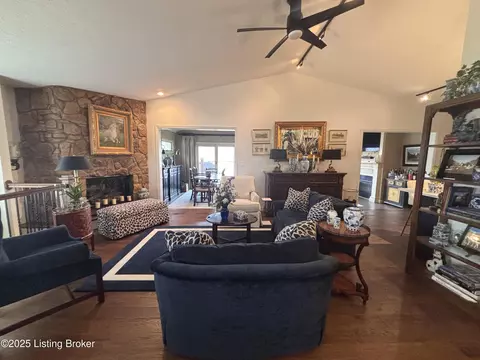 6513 Marina Dr, Prospect, KY 40059