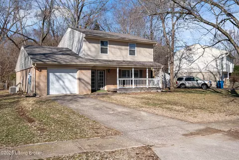 3902 Riveroaks Cir, Louisville, KY 40241
