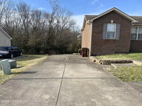 Exterior - 125 Oak Dr, Springfield, KY 40069 photo 5 of 5
