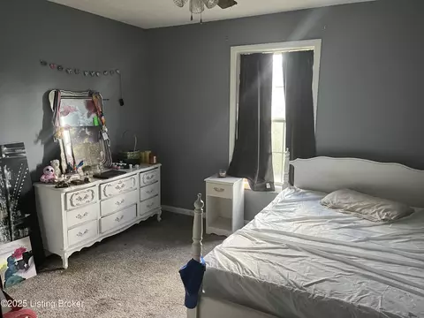 Bedroom - 125 Oak Dr, Springfield, KY 40069 photo 2 of 2