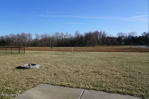 6112 Larkgrove Dr, Louisville, KY 40229