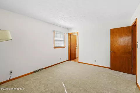 Bedroom - 638 Brownsboro Rd, Pendleton, KY 40055 photo 2 of 6