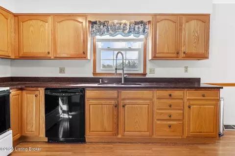 Kitchen - 638 Brownsboro Rd, Pendleton, KY 40055 photo 2 of 3