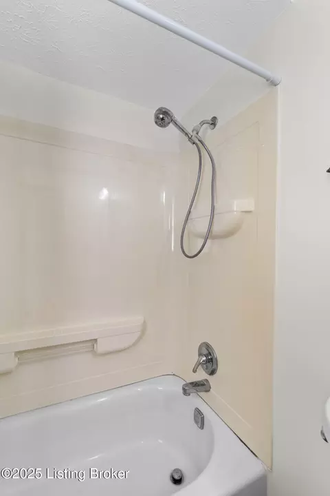 Bath - 638 Brownsboro Rd, Pendleton, KY 40055 photo 4 of 4