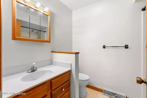 Bath - 638 Brownsboro Rd, Pendleton, KY 40055 photo 1 of 4