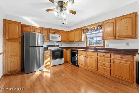 Kitchen - 638 Brownsboro Rd, Pendleton, KY 40055 photo 1 of 3