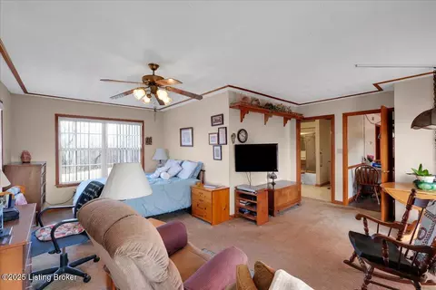 Bedroom - 1180 Pattons Creek Rd, Pendleton, KY 40055 photo 2 of 9