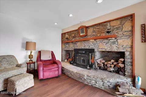 Living - 1180 Pattons Creek Rd, Pendleton, KY 40055 photo 4 of 5