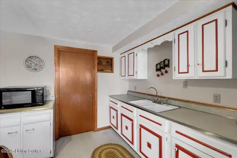 Kitchen - 1180 Pattons Creek Rd, Pendleton, KY 40055 photo 7 of 7