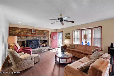 Living - 1180 Pattons Creek Rd, Pendleton, KY 40055 photo 2 of 5