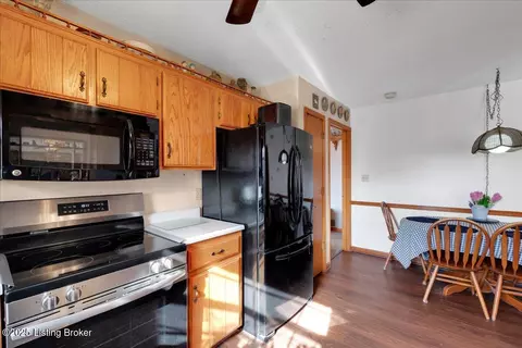 Kitchen - 1180 Pattons Creek Rd, Pendleton, KY 40055 photo 3 of 7