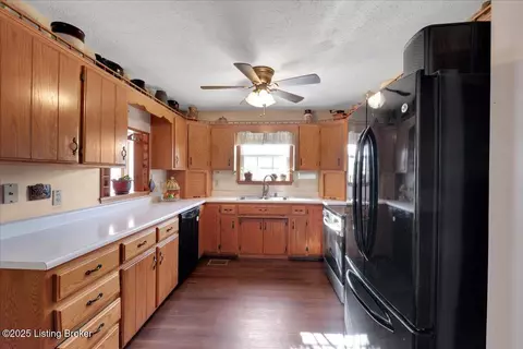 Kitchen - 1180 Pattons Creek Rd, Pendleton, KY 40055 photo 2 of 7