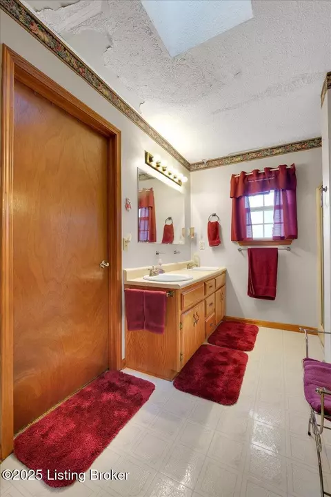 Bath - 1180 Pattons Creek Rd, Pendleton, KY 40055 photo 1 of 5