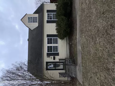 422 Harris Pl, Louisville, KY 40222