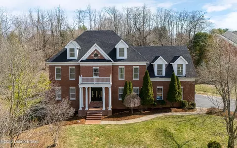 8620 Westover Dr, Prospect, KY 40059