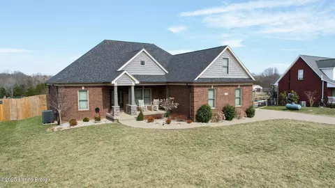 670 Meadowland Trl, Shepherdsville, KY 40165