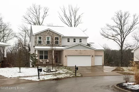 16800 Green Crest Ln, Louisville, KY 40245