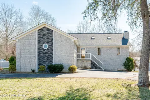 734 Greenbriar Rd, Mount Washington, KY 40047