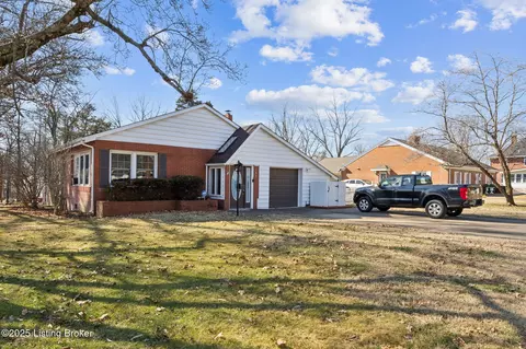 130 E Geiger St, Morganfield, KY 42437