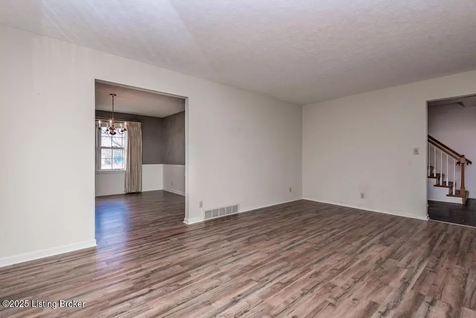 Living - 9007 Henry Clay Dr, Louisville, KY 40242 photo 1 of 4